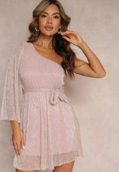 Ciemnoróżowa Rozkloszowana Sukienka na Jedno Ramię z Metaliczną Nitką i Wiązanym Paskiem Dionthea. Czerwone sukienki Renee, m, bez wzorów, z materiału, eleganckie, bez kołnierzyka, bez ramiączek, mini, rozkloszowane. W wyprzedaży za 99.99 zł.