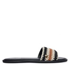 Klapki LOVE MOSCHINO. Klapki Love Moschino, bez wzorów, bez obcasa, bez zapięcia. Za 809.99 zł.