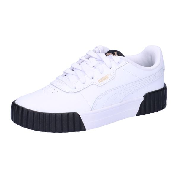 Buty na co dzień damskie PUMA CARINA skóra. Białe buty sportowe lifestyle Puma, bez wzorów, ze skóry ekologicznej, sportowe, bez zapięcia. W wyprzedaży za 219.00 zł.