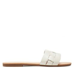 Klapki ONLY Shoes. Białe klapki ONLY SHOES, bez wzorów, bez obcasa, bez zapięcia. Za 179.99 zł.