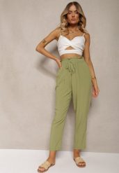 Zielone Spodnie z Bawełny Typu Paper Bag High Waist z Gumką w Talii Kitanea. Zielone jeansy Renee, bez wzorów, z bawełny, biznesowe, z podwyższonym stanem. W wyprzedaży za 27.99 zł.