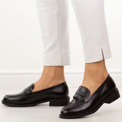 Czarne mokasyny damskie M.Daszyński 2398-4. Czarne mokasyny M.Daszyński, bez wzorów, z jeansu, z okrągłym noskiem. Za 159.00 zł.