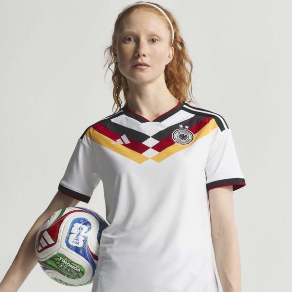 Koszulka Germany 26 Home Authentic Women's Team. Białe t-shirty sportowe adidas, m, bez wzorów, z dzianiny, bez ramiączek, do piłki nożnej, climacool (adidas). Za 649.00 zł.