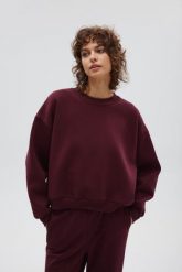 Bluza damska typu oversize w kolorze BURGUNDY - PINEY-UNI. Czerwone bluzy Marsala, uniwersalny, bez wzorów, z bawełny, bez ramiączek, bez kaptura. Za 259.90 zł.