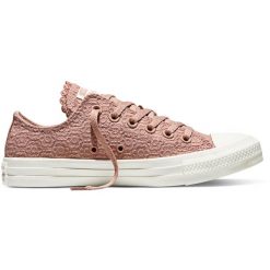 Buty sportowe Converse Chuck Taylor All Star. Czerwone buty treningowe Converse, bez wzorów, z materiału, bez zapięcia. Za 590.00 zł.