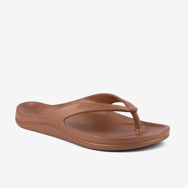 Damskie klapki Coqui Naitiri. Brązowe klapki Coqui, bez wzorów, bez obcasa, bez zapięcia. Za 114.99 zł.