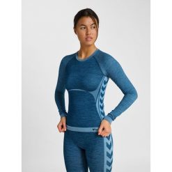 Damska dopasowana koszulka z długim rękawem bez szwów Hummel Clea. Niebieskie bielizna termoaktywna damska Hummel, bez wzorów, bez ramiączek, na jogę i pilates. Za 243.50 zł.