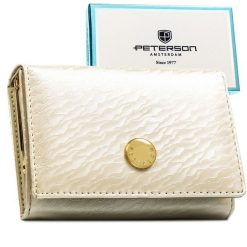 Średni portfel damski w kolorze ecru zamykany na zatrzask, wykonany ze skóry naturalnej i ekologicznej - Peterson. Portfele Peterson, bez wzorów, ze skóry ekologicznej. Za 74.99 zł.