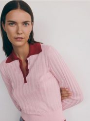 Sweter z kołnierzykiem - fioletowy. Fioletowe swetry Reserved, l, bez wzorów, z dzianiny, bez ramiączek. W wyprzedaży za 79.99 zł.