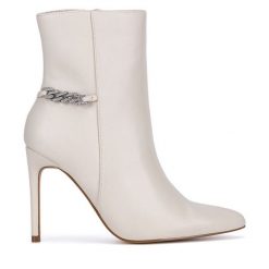 Botki DeeZee. Brązowe botki DeeZee, bez wzorów, bez obcasa, na szpilce, bez zapięcia. Za 139.99 zł.
