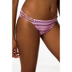 Dorina - Figi kąpielowe Antigua. Czerwone bikini Dorina, bez wzorów, z elastanu. W wyprzedaży za 34.90 zł.