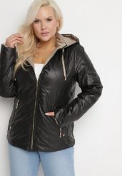 Czarna Kurtka Pikowana z Odpinanym Kapturem Marinos. Czarne kurtki Born2be, plus size, bez wzorów, eleganckie. W wyprzedaży za 132.99 zł.
