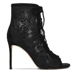 Botki Eva Minge. Czarne botki Eva Minge, bez wzorów, bez obcasa, na szpilce, bez zapięcia. Za 499.99 zł.