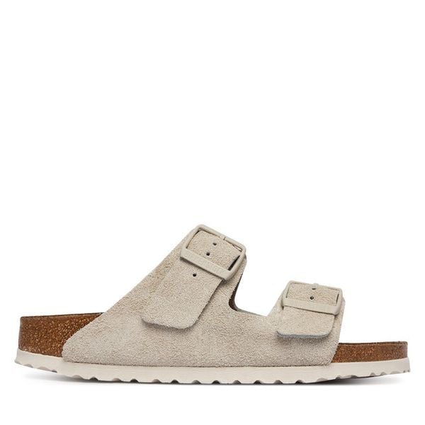 Klapki Birkenstock. Brązowe klapki Birkenstock, bez wzorów, bez obcasa, bez zapięcia. Za 509.99 zł.