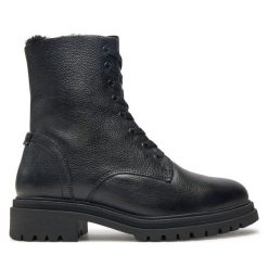 Botki Tamaris. Czarne botki Tamaris, bez wzorów, bez obcasa, na płaskiej podeszwie, bez zapięcia. Za 349.99 zł.