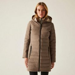 Płaszcz ocieplany damski REGATTA Andria. Brązowe płaszcze Regatta, bez wzorów, z puchu, sportowe, bez kaptura. Za 239.99 zł.
