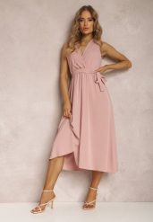 Różowa Sukienka Nikora. Czerwone sukienki Renee, bez wzorów, z materiału, eleganckie, bez kołnierzyka, bez ramiączek, midi, kopertowe. W wyprzedaży za 75.99 zł.