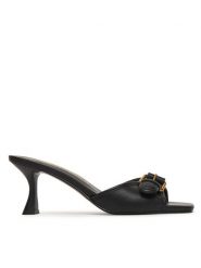 Guess Klapki FLJDI3 ELE03 Czarny. Czarne klapki Guess, z aplikacjami, ze skóry, bez obcasa, bez zapięcia. Za 530.99 zł.