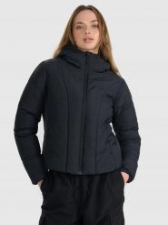KURTKA DAMSKA PUCHOWA 4F ZIMOWA TDJAF0706 CZARNA. Czarne kurtki 4f, na zimę, l, bez wzorów, z puchu, bez kaptura. Za 329.99 zł.