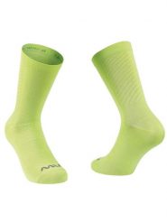 Skarpety rowerowe NORTHWAVE Switch Sock. Fioletowe skarpetki Northwave, w ażurowe wzory, z dzianiny. Za 49.99 zł.