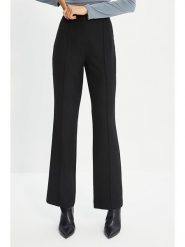 Trendyol Spodnie w kolorze czarnym rozmiar: 34. Czarne spodnie materiałowe Trendyol, bez wzorów, z materiału, z podwyższonym stanem. Za 63.95 zł.