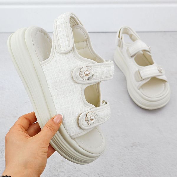 Sandały damskie na platformie kremowe Potocki PY16337. Białe sandały POTOCKI, bez wzorów, z tkaniny, bez obcasa, na platformie, bez zapięcia. Za 68.00 zł.