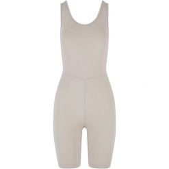 Krótki kombinezon damski Urban Classics Organic. Szare kombinezony Urban Classics, m, bez wzorów, z bawełny, bez kołnierzyka, bez ramiączek, krótkie. Za 84.65 zł.