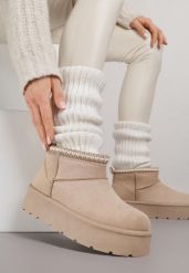 Ciemnobeżowe Śniegowce na Grubej Podeszwie Zdobione Haftem Sewnella. Brązowe śniegowce Born2be, z aplikacjami, z jeansu, bez zapięcia. Za 69.99 zł.