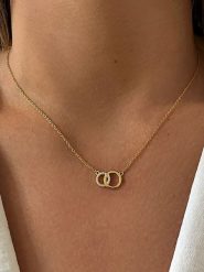 DI GIORGIO Pozłacany naszyjnik z elementem ozdobnym - dł. 39 cm rozmiar: onesize. Żółte naszyjniki DI GIORGIO, z materiału, z cyrkonią, pozłacane. Za 56.99 zł.