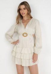 Jasnobeżowa Sukienka Damotis. Brązowe sukienki Born2be, s, bez wzorów, z tkaniny, bez kołnierzyka, bez ramiączek, mini, kopertowe. Za 169.99 zł.