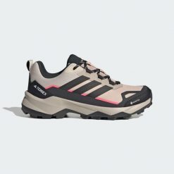 Buty trekkingowe Terrex Skychaser AX5 GORE-TEX Hiking. Brązowe trekkingi adidas, bez wzorów, z gore-texu, bez zapięcia, wspinaczkowe, gore-tex. Za 529.00 zł.