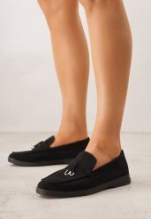 Czarne Mokasyny z Imitacji Zamszu Zdobione Zawieszką i Przeszyciem Aezoris. Czarne mokasyny Renee, z aplikacjami, z jeansu. Za 99.99 zł.
