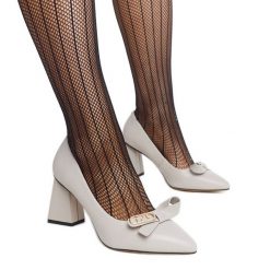 Szare skórzane czółenka na słupku Vinceza. Szare czółenka bez wzorów, ze skóry, eleganckie, bez obcasa, na słupku, bez zapięcia. Za 262.24 zł.