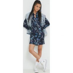 Superdry sukienka kolor granatowy mini prosta. Niebieskie sukienki Superdry, na co dzień, l, bez wzorów, z tkaniny, bez kołnierzyka, bez ramiączek, maxi. Za 419.99 zł.