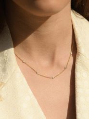 DIAMANTA Złoty naszyjnik "Sunshine" z diamentami - dł. 43 cm rozmiar: onesize. Szare naszyjniki DIAMANTA, z materiału, z diamentem, złote. Za 1,948.99 zł.