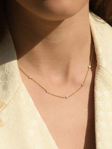 DIAMANTA Złoty naszyjnik "Sunshine" z diamentami - dł. 43 cm rozmiar: onesize. Szare naszyjniki DIAMANTA, z materiału, z diamentem, złote. Za 1,948.99 zł.