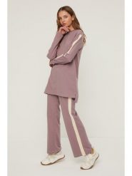 Trendyol 2-częściowy strój sportowy w kolorze fioletowym rozmiar: S. Różowe spodnie sportowe Trendyol, bez wzorów, outdoorowe. Za 86.99 zł.