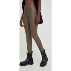 Answear Lab legginsy damskie kolor brązowy gładkie. Brązowe legginsy Answear Lab, bez wzorów. Za 139.99 zł.