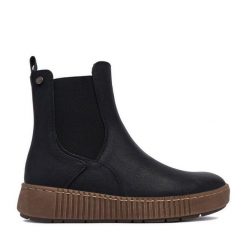 Botki Go Soft. Czarne botki GO SOFT, bez wzorów, bez obcasa, na płaskiej podeszwie, bez zapięcia. Za 179.99 zł.