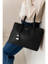 Lia Biassoni Skórzana torebka w kolorze czarnym - 38 x 24 x 15 cm rozmiar: onesize. Czarne torebki klasyczne Lia Biassoni, bez wzorów, z materiału, przez ramię, bez dodatków. Za 304.99 zł.