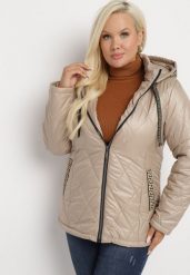 Beżowa Pikowana Kurtka Ozdobiona Geometrycznym Zdobieniem Nantina. Brązowe kurtki Born2be, xl, z aplikacjami, z jeansu, eleganckie, bez kaptura. W wyprzedaży za 83.99 zł.