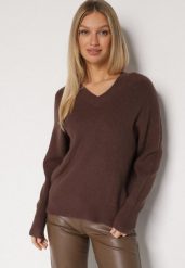 Brązowy Sweter z Domieszką Kaszmiru z Dekoltem w Serek Feralaine. Brązowe swetry Born2be, bez wzorów, z jeansu, eleganckie, bez ramiączek. Za 109.99 zł.