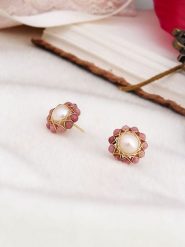 Pierres de Jade Pozłacane kolczyki-wkrętki z perłami i kwarcem rozmiar: onesize. Białe kolczyki Pierres de Jade, z kwarcem, pozłacane. Za 43.99 zł.