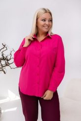 Klasyczna elegancka koszula Violet w fuksjowym kolorze PLUS SIZE XXL. Koszule Nasi partnerzy, plus size, bez wzorów, z bawełny, biznesowe, bez kołnierzyka, plus size, bez ramiączek. Za 199.90 zł.