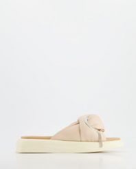 KLAPKI DAMSKIE 2687 R097 BEIGE. Brązowe klapki Venezia, bez wzorów, ze skóry, bez obcasa, bez zapięcia. Za 169.00 zł.