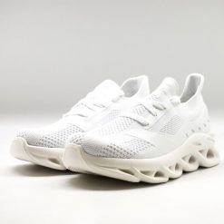 Buty sportowe PERLA białe. Białe buty treningowe LEGEA, bez wzorów, z materiału, bez zapięcia, trekkingowe. Za 120.00 zł.