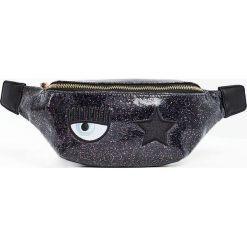 Nerka damska CHIARA FERRAGNI. Czarne nerki i saszetki Chiara Ferragni, bez wzorów, bez dodatków. W wyprzedaży za 362.45 zł.