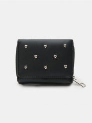 Mały portfel z imitacji skóry i ozdobnymi sercami - czarny. Czarne portfele Sinsay, bez wzorów, ze skóry. Za 29.99 zł.