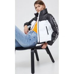 Calvin Klein Jeans kurtka damska kolor czarny zimowa. Czarne kurtki Calvin Klein Jeans, na zimę, m, bez wzorów, z jeansu, bez kaptura. W wyprzedaży za 759.99 zł.