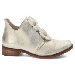 Złote Półbuty Armodo Eleganckie Obuwie Damskie Ze Skóry Naturalnej. Żółte półbuty wsuwane Armodo, z aplikacjami, ze skóry, eleganckie, bez obcasa, na obcasie. Za 467.99 zł.